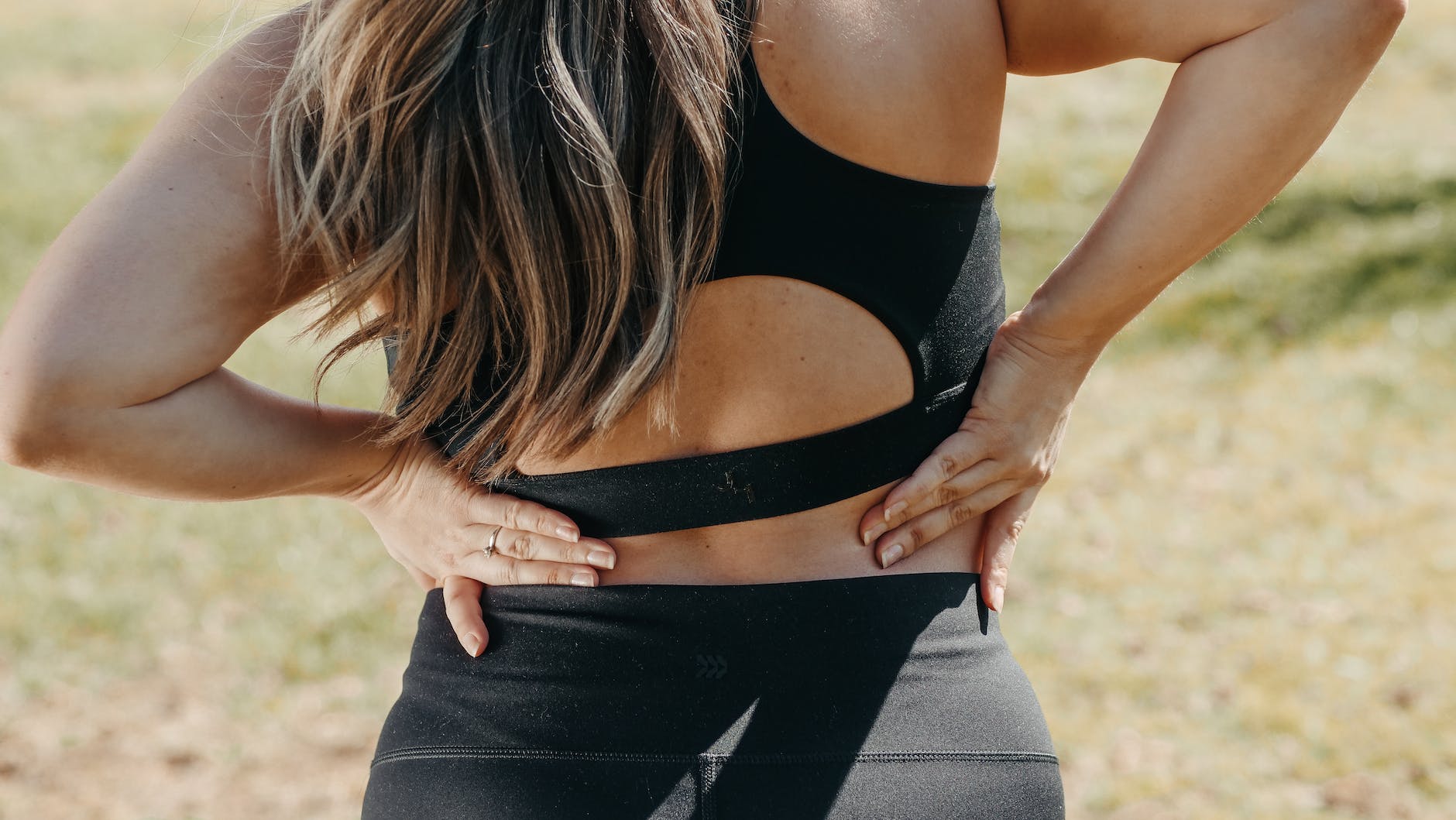 Rückenschmerzen und Posturologie: Dein Weg zu einer gesunden Körperhaltung